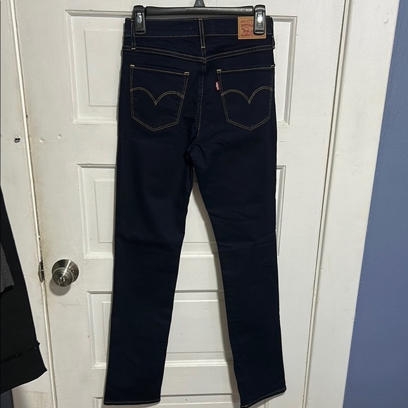 Levi Strauss women’s Dark Blue Jeans - Picture 4 of 8